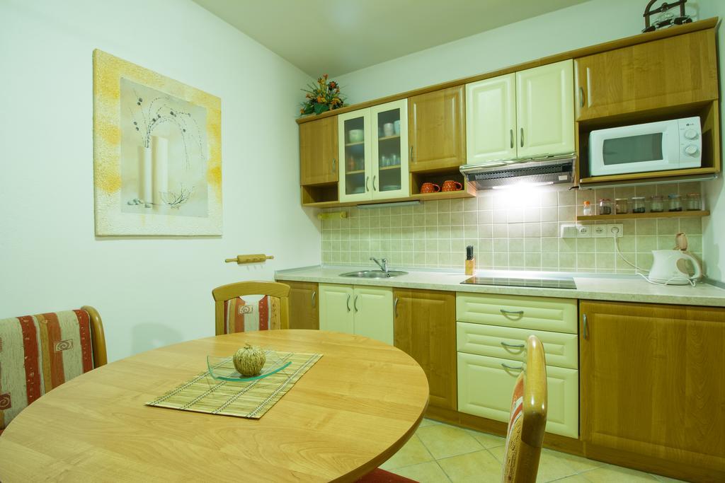 Vila Helena - Apartment Helena 2 ルジョムベロク エクステリア 写真