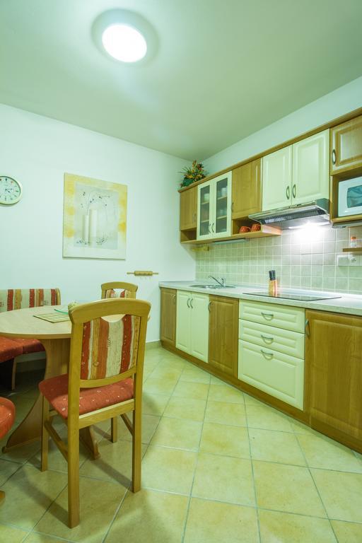 Vila Helena - Apartment Helena 2 ルジョムベロク エクステリア 写真